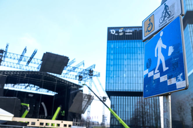 Scena Sylwestra z Dwójką TVP w trakcie budowy