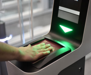 Na wrocławskim lotnisku zainstalowano bramki do automatycznej kontroli granicznej