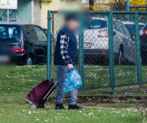 Nie wszyscy mieszkańcy noszą maseczki 