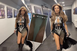 Doda w skąpej zbroi odsłoniła sporo ciała! Później pokazała siniaki na kolanach. To od pracy przy budach 