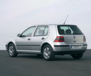 Minister spraw zagranicznych Radosław Sikorski - Volkswagen Golf 2001