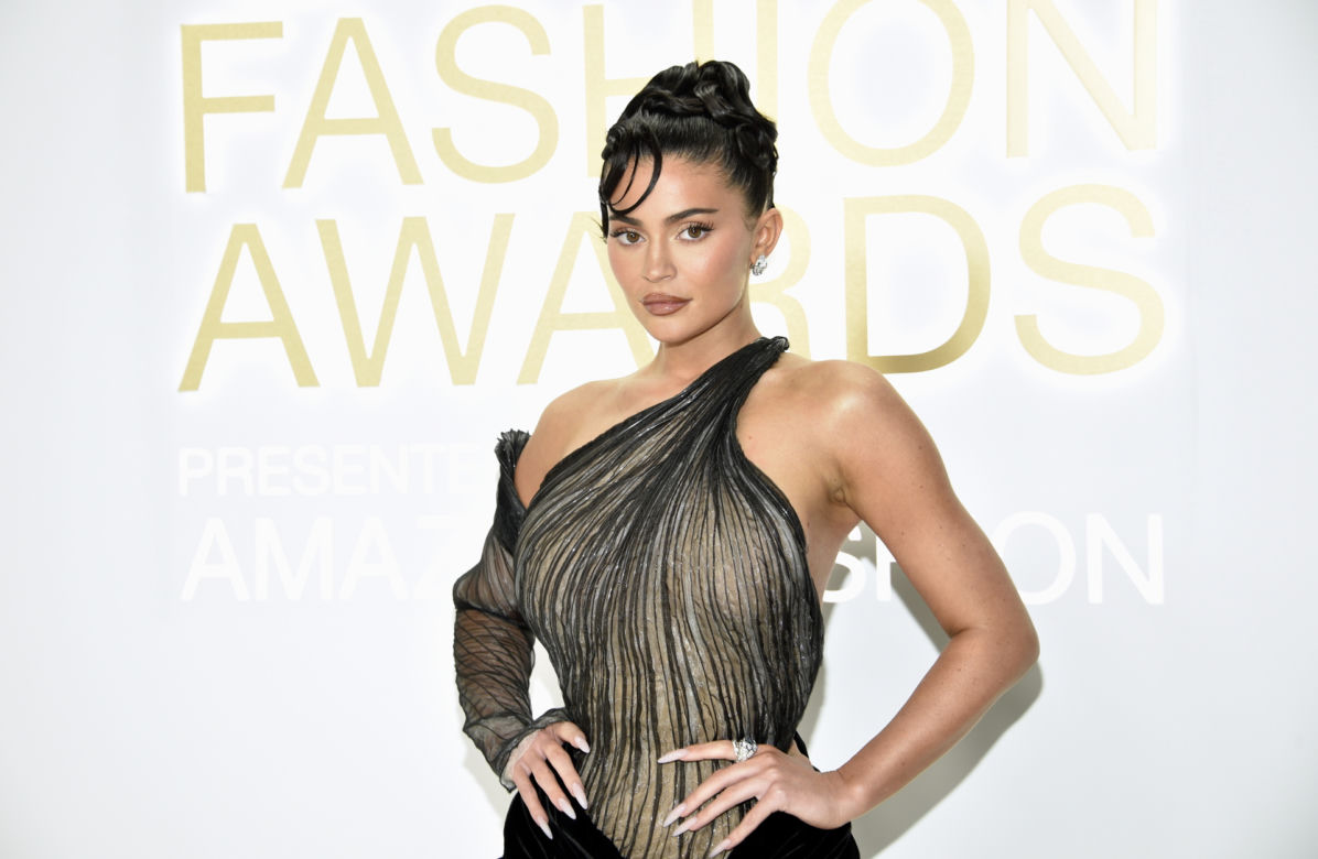 Kylie Jenner z gołą pupę wygina się na śniegu w słynnym kurorcie. Co za bikini!