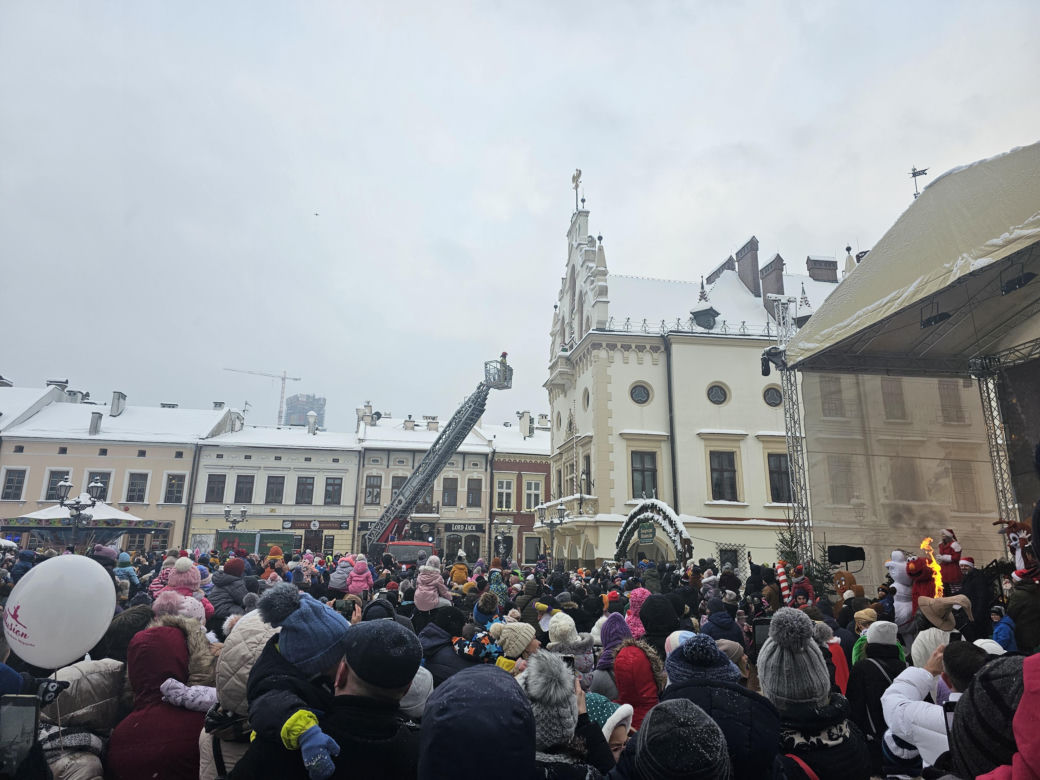 Jarmark Bożonarodzeniowy w Rzeszowie. Parada św. Mikołaj 2023 