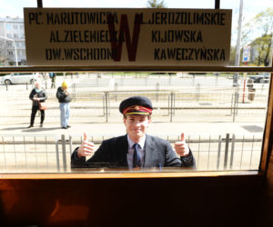 Parówki opanowały Warszawę. Zabytkowe tramwaje zrobiły wielką radochę pasażerom