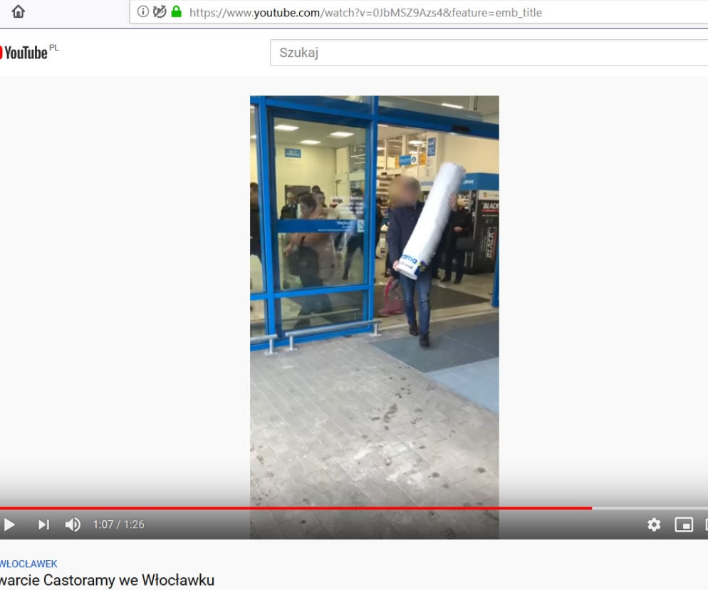 Żenada czy śmiech na sali? Mieszkańcy Włocławka rzucili się na... darmowe wiadra!