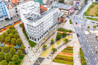 Miał cztery żony, uwielbiał życie z fantazją, ale w pracy: pedant i dokładny kierownik. Wybitny, zapomniany architekt