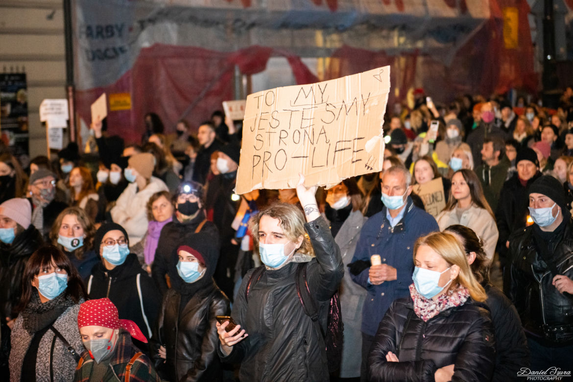 Kraków: "Ani jednej więcej". Protest po śmierci ciężarnej Izabeli z Pszczyny