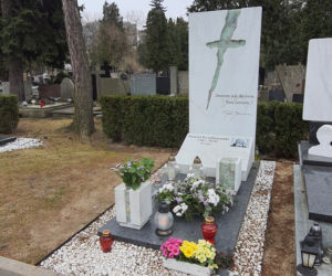 Królikowski na grobie taty
