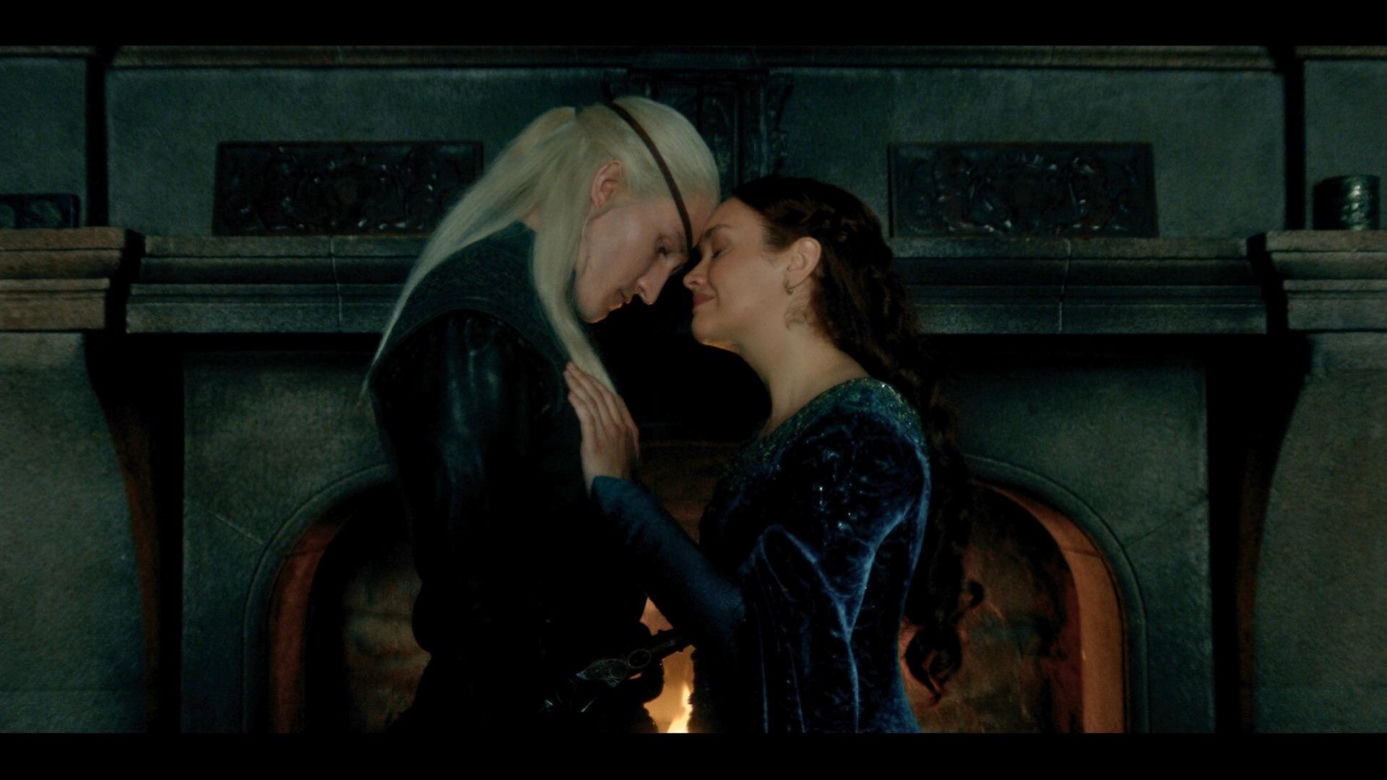 Ewan Mitchell jako książę Aemond Targaryen i Olivia Cooke jako królowa wdowa Alicent Hightower