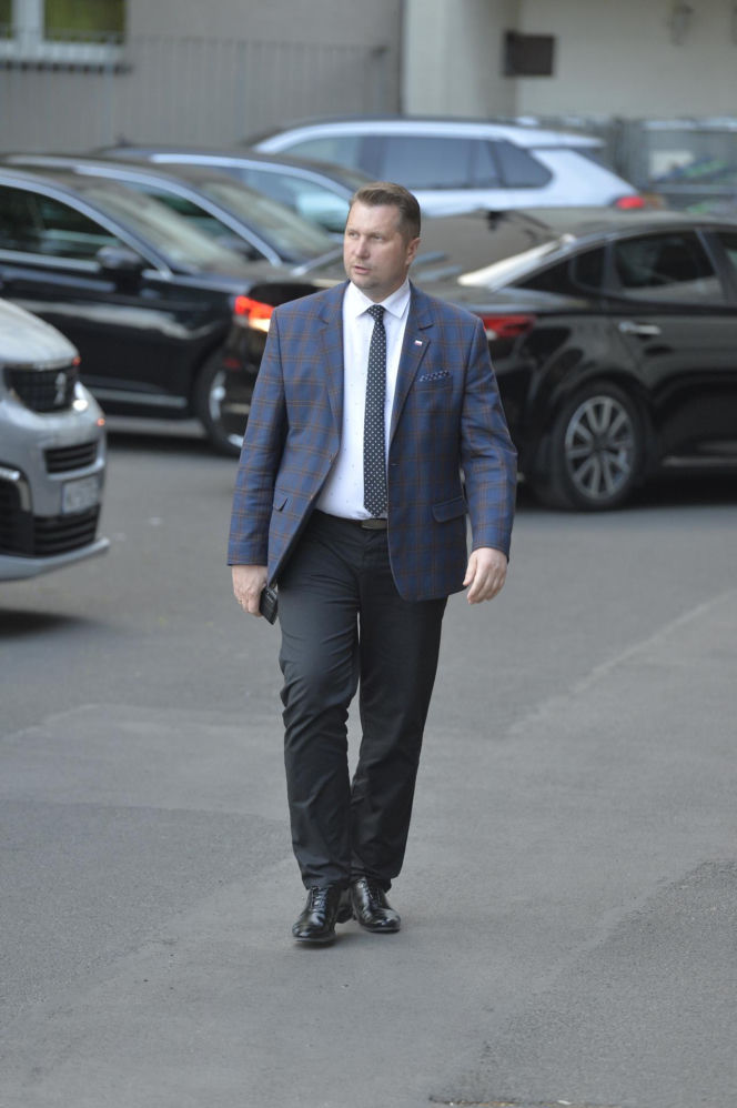 Przemysław Czarnek był królem parkietu we włoskim hotelu. Tam poznał piękną małżonkę [ZDJĘCIA]