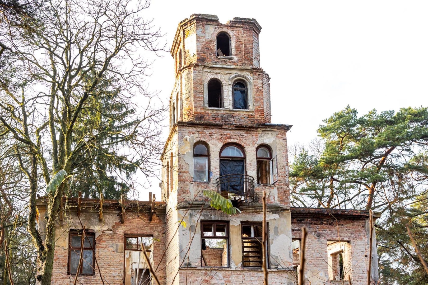 Opuszczona willa w Konstancinie