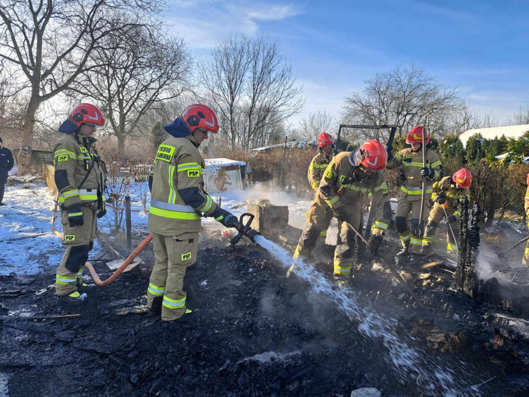 Kraków. Zwęglone ciało człowieka znalezione podczas gaszenia pożaru. W środku były butle z gazem