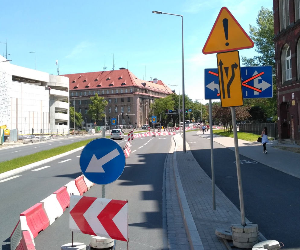 Remontowany jest krótki odcinek Dyrekcyjnej, ale w bardzo newralgicznym miejscu