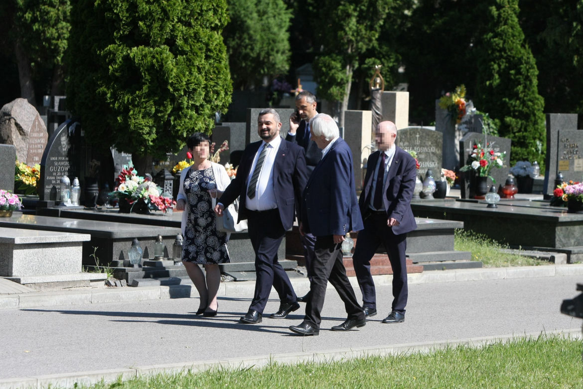 Modlitwa prezesa pod bronią