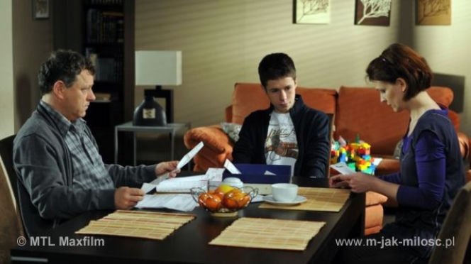 M jak miłość. Henio (Tadeusz Chudecki), Łukasz (Adrian Żuchewicz), Marta (Dominika Ostałowska)