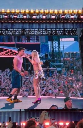 Radny z Konina na scenie z Zara Larsson
