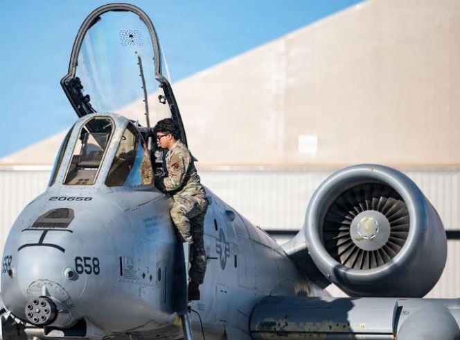 Koniec epoki "Guźca" w Arizonie. Siły Powietrzne USA pożegnały A-10 w bazie Davis-Monthan