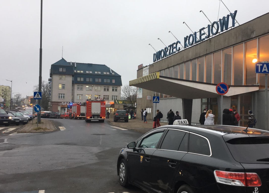Alarm bombowy w Olsztynie - Dworzec Główny