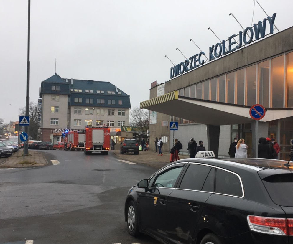 Alarm bombowy w Olsztynie - Dworzec Główny