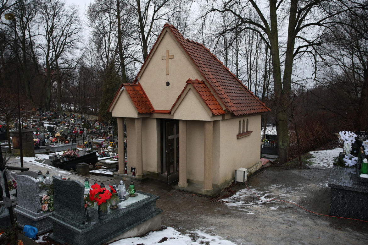 Tak wygląda grób ks. Isakowicza-Zaleskiego rok po jego śmierci
