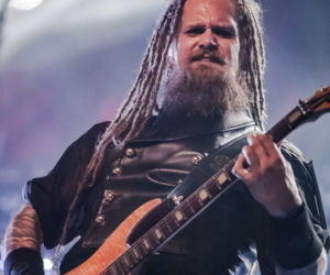 Skrupulatnie wyreżyserowany groteskowy spektakl okraszony nutą surrealizmu – Avatar zawładną Warszawą [RELACJA]