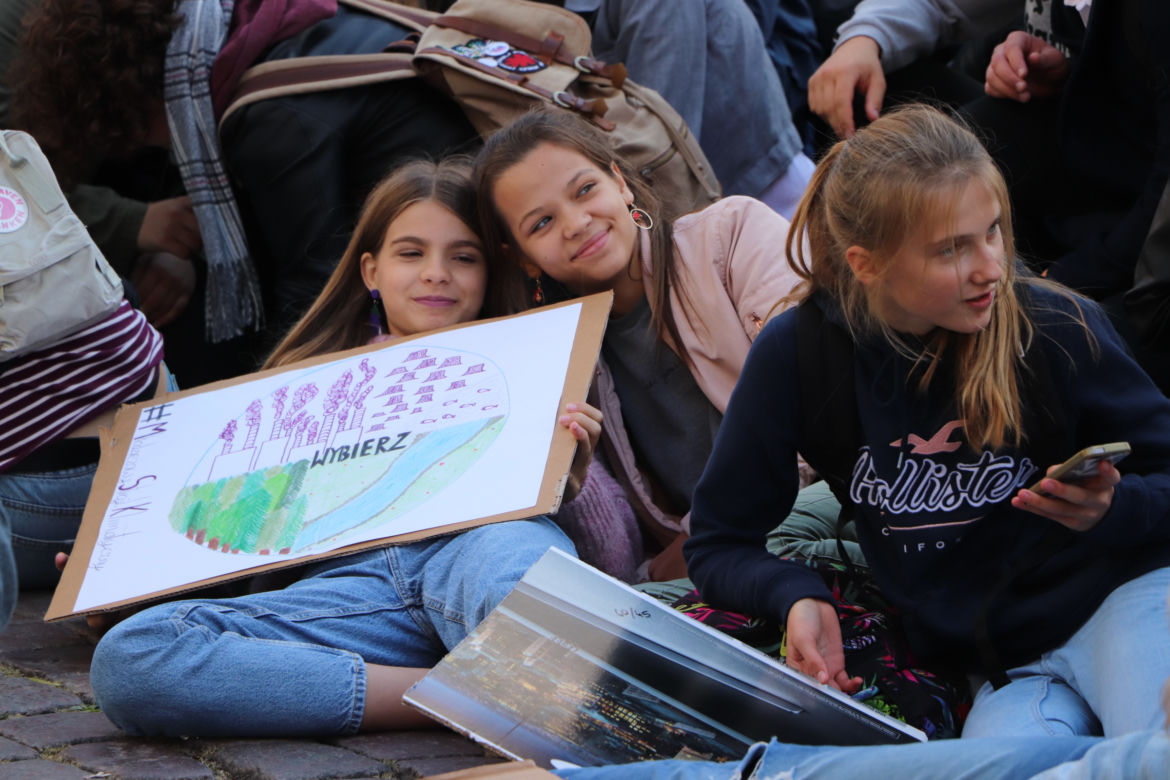 Młodzieżowy Strajk Klimatyczny w Toruniu. Protestowali przeciwko rządowi i korporacjom