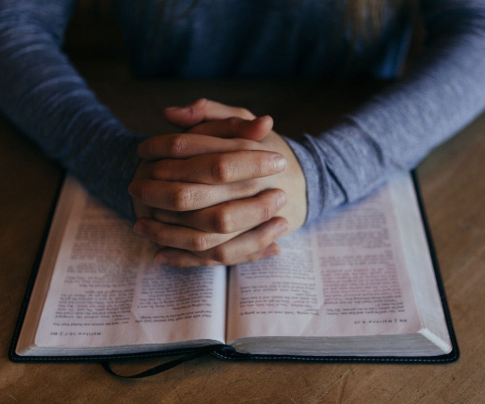 Dyrektor ściga uczniów, którzy nie chodzą na religię. Na dywanik wzywa ich rodziców