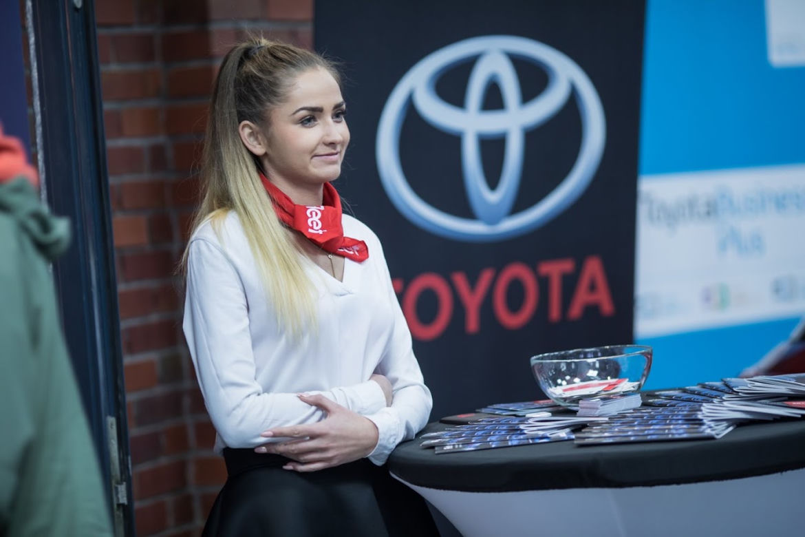 Piękne hostessy na targach Fleet Market 2017