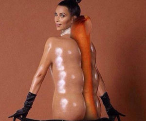 internet śmieje się  z okładki z kim kardashian.