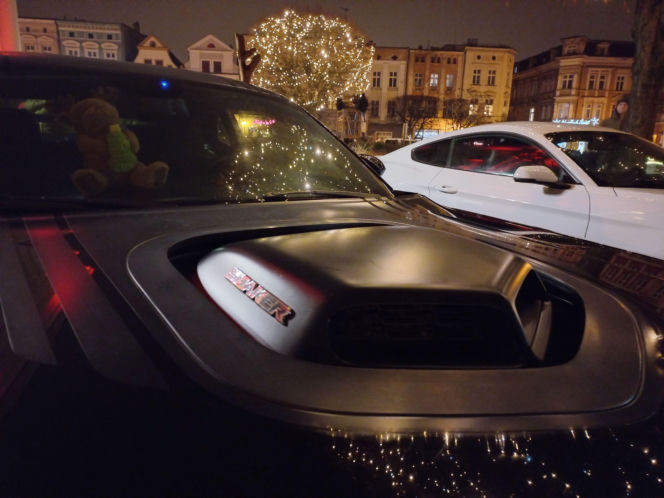 Świąteczny Zlot Amerykańskich Samochodów na Rynku w Lesznie