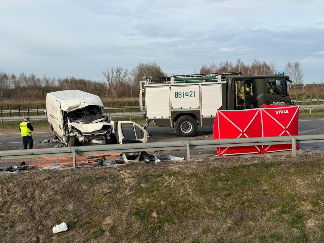 Wypadek na S17. Dwie osoby w szpitalu, jedna zginęła