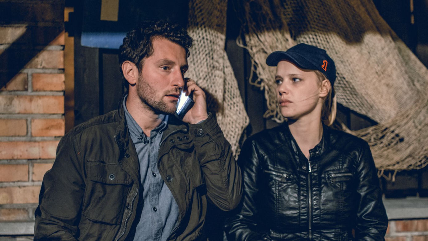 Zbrodnia odc. 1. Tomasz Nowiński (Wojciech Zieliński), Monika Krajewska (Joanna Kulig)