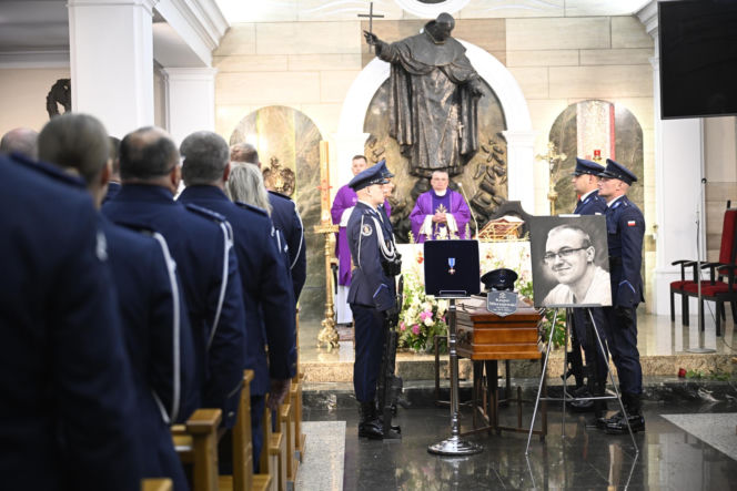 Młody policjant zginął w potwornym wypadku. Pogrzeb Kacpra Mierzejewskiego