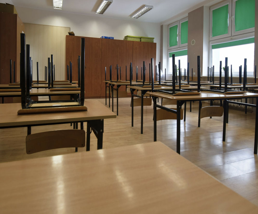 Pusta klasa w szkole