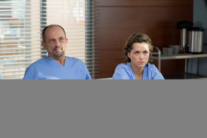 Lekarze 4 odcinek 3 Basia (Aleksandra Hamkało) Leon (Jacek Koman)
