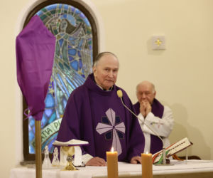 Ewa Krawczyk na grobie męża w rocznicę jego śmierci