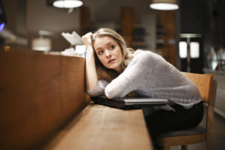 Naukowcy wskazują na błąd, który popełniamy w relacjach. Niszczy nas od środka i prowadzi do samotności