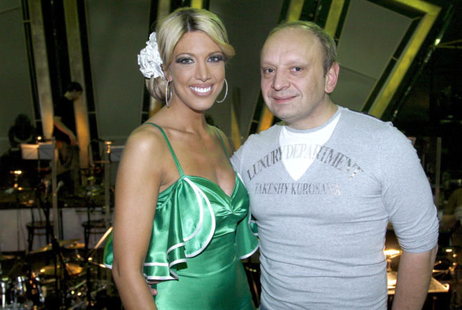 Isis Gee, Adam Gołębiowski