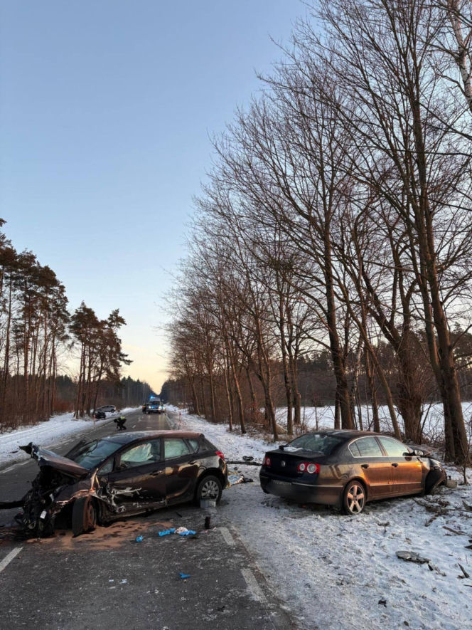 Zderzenie trzech aut na DW212 03.02.2026