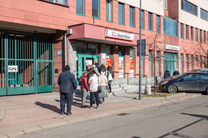 Problemy w bankach i bankomatach. Panika w Polsce po ataku Rosji na Ukrainę