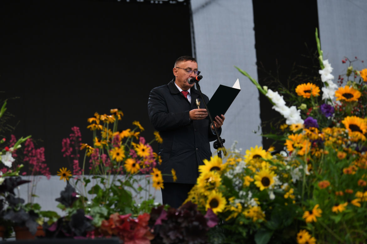 Pogoda się nie udała, ale za to dożynki tak. W Radawcu wystąpił zespół Wilki [GALERIA]