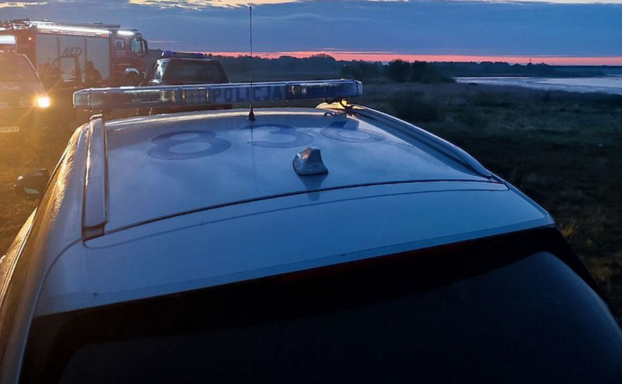 Krzyczała przez telefon, że się topi! 46-latka utonęła w aucie, które wjechało do Bugu pod Wyszkowem! [ZDJĘCIA].