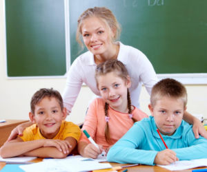 Jak dogadać się z nauczycielem w szkole? Poznaj zasady budowania dobrej relacji z wychowawcą