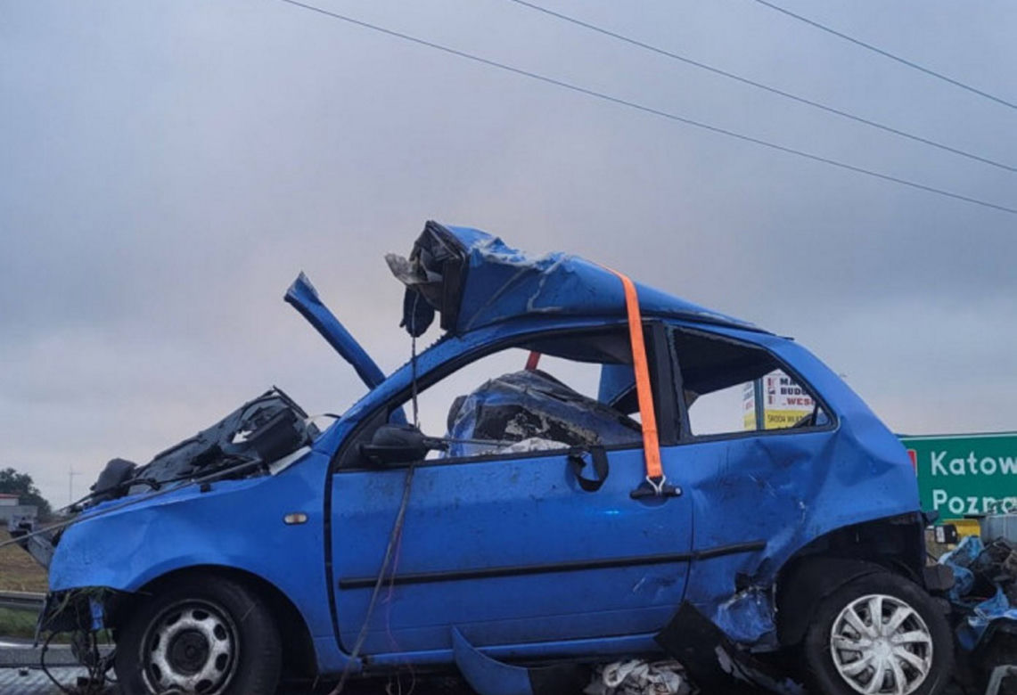 Tragiczny wypadek pod Środą Wielkopolską. Nie żyją dwie osoby po zderzeniu z ciężarówką