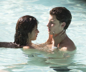Shawn Mendes i Camila Cabello całują się w basenie