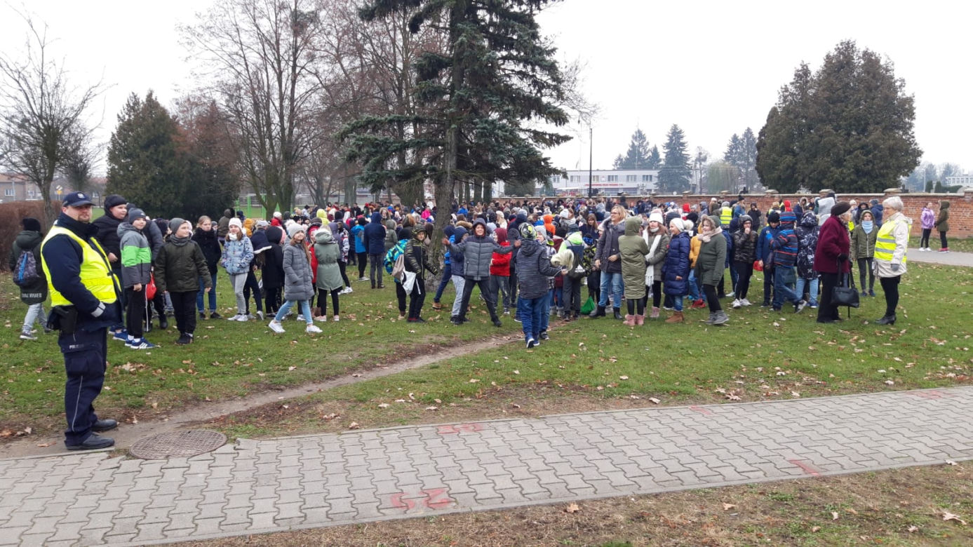 Był Płock, teraz Przasnysz. ALARM BOMBOWY w Szkole Podstawowej nr 3!