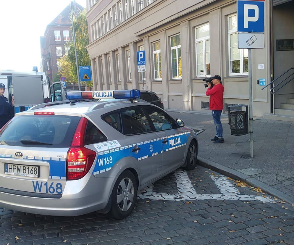 Mężczyzna wtargnął do sądu
