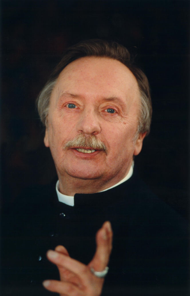 Wojciech Pokora odzywa się z zaświatów i siada z żoną w fotelu