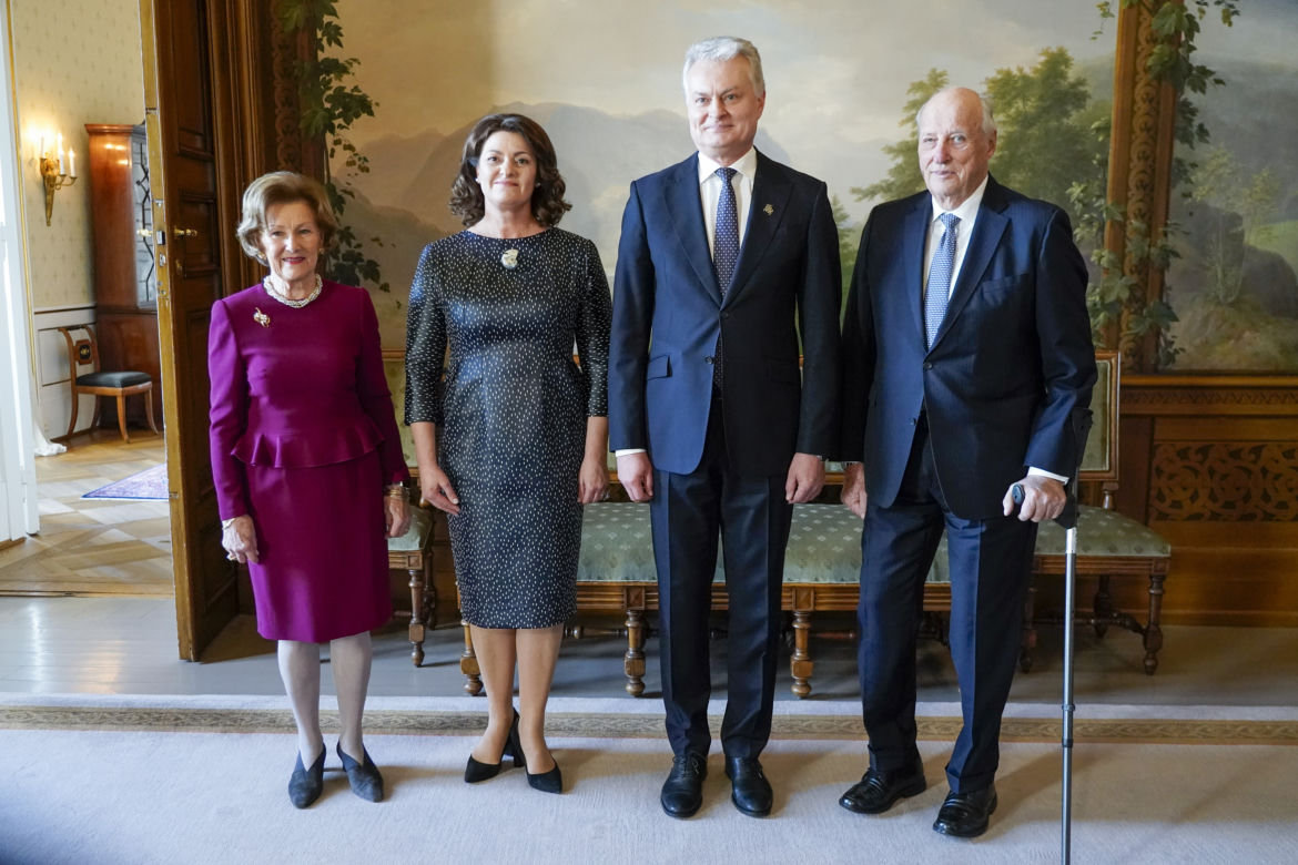 Król Harald w szpitalu