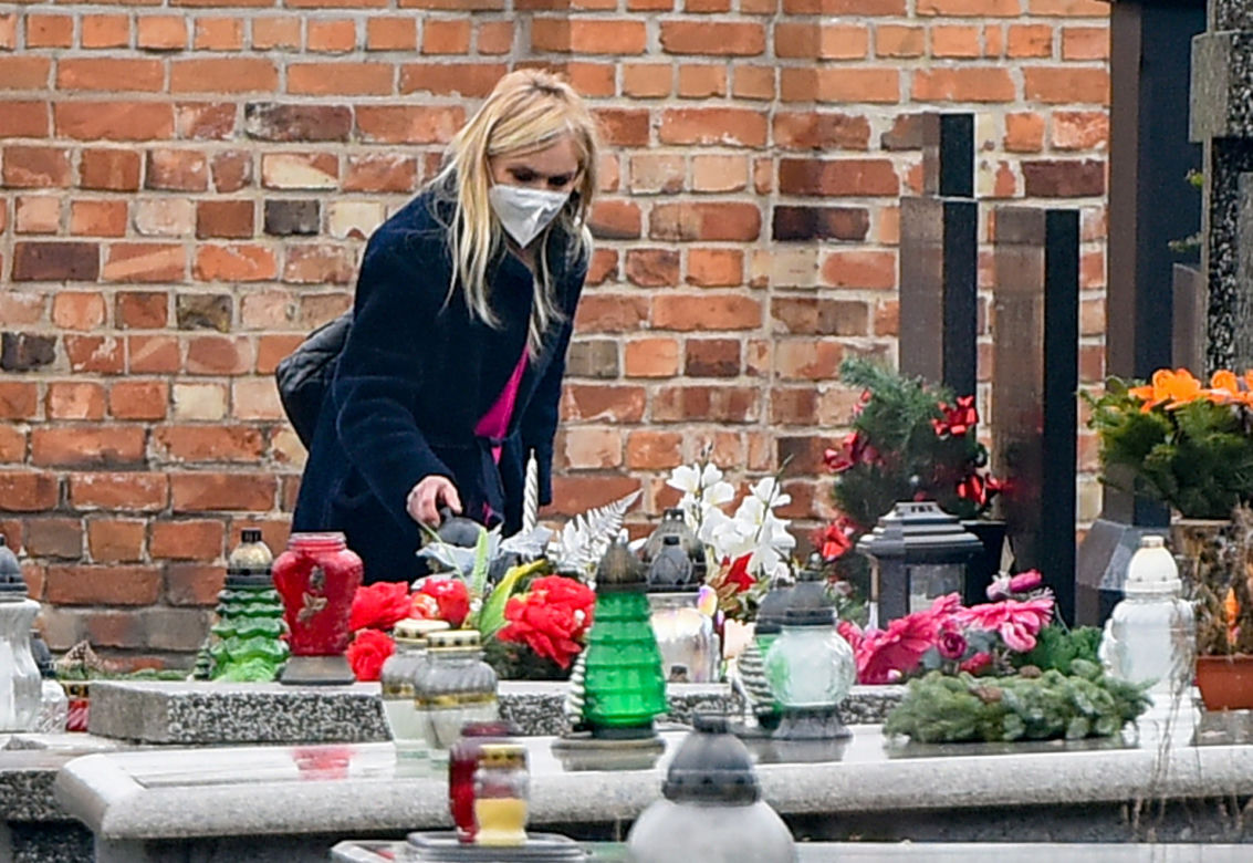 Olejnik uczciła rocznicę śmierci matki 